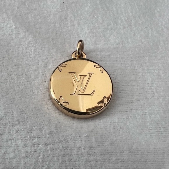✨ LOUIS VUITTON Monogram Pendants ✨ - Picture 4 of 10